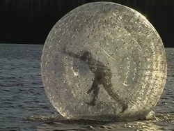 Vodní zorbing – pronájem atrakcí Vinelan