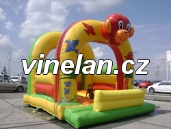 Skákací hrad Opice 5×5 – pronájem atrakcí Vinelan